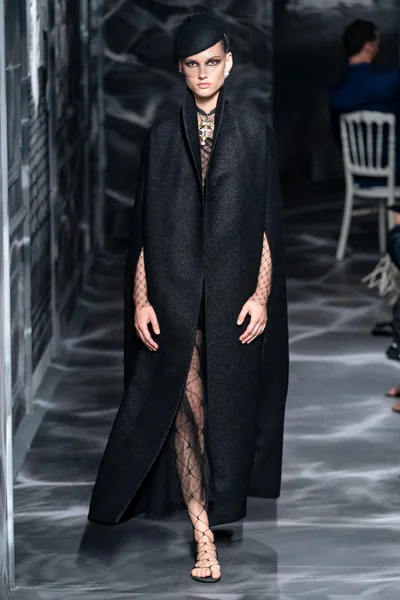Look 32